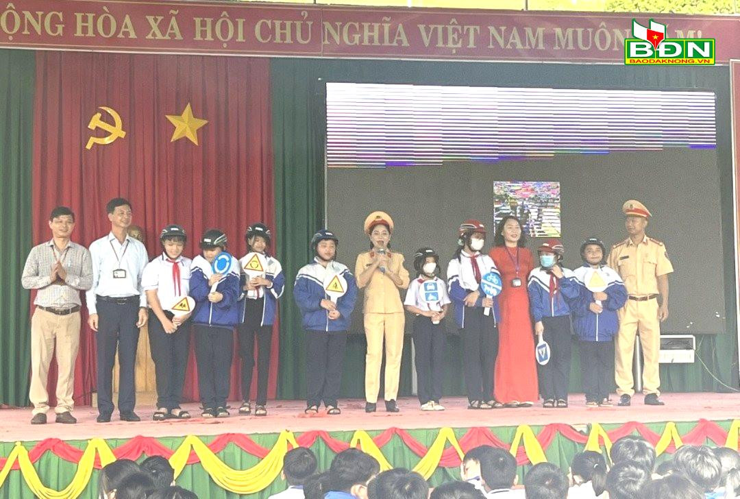 Đắk Nông tuyên truyền an toàn giao thông cho hơn 1.600 học sinh
