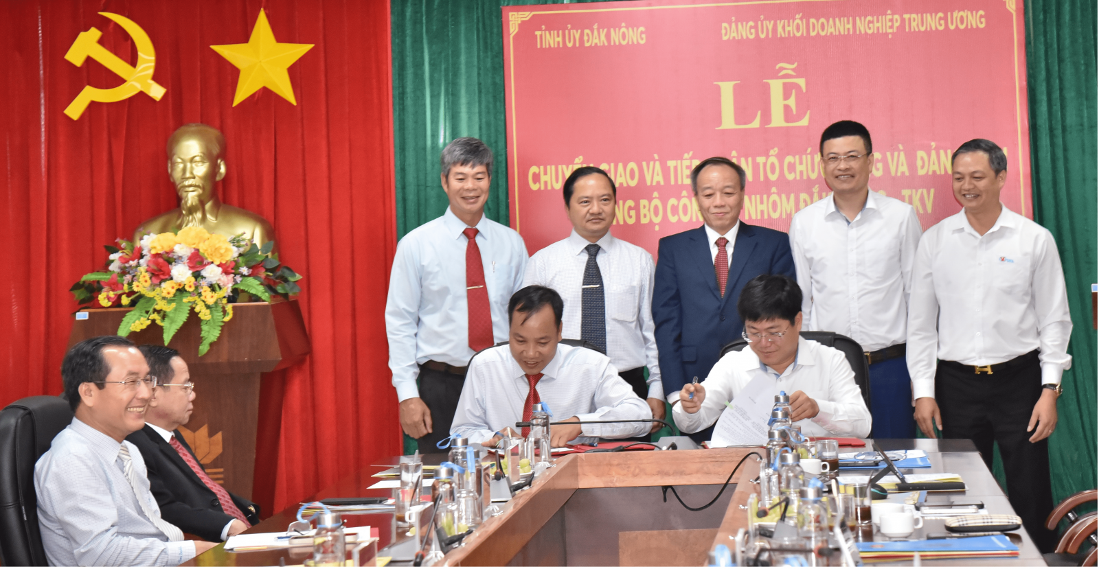 Lễ chuyển giao Đảng bộ Công ty Nhôm Đắk Nông về Đảng bộ Tập đoàn Than - khoáng sản Việt Nam