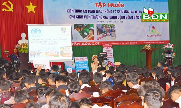 Tập huấn kỹ năng lái xe an toàn tại Trường Cao đẳng Cộng đồng Đắk Nông