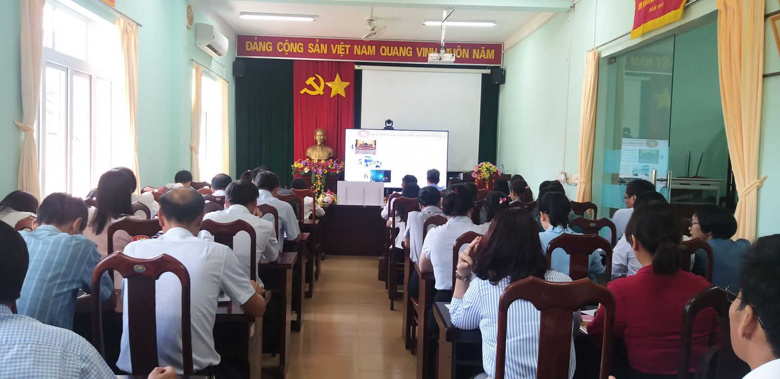 Đảng ủy Khối các cơ quan và doanh nghiệp tỉnh Đắk Nông tổ chức kết nối Hội nghị Báo cáo viên trực tuyến tháng 5 năm 2024