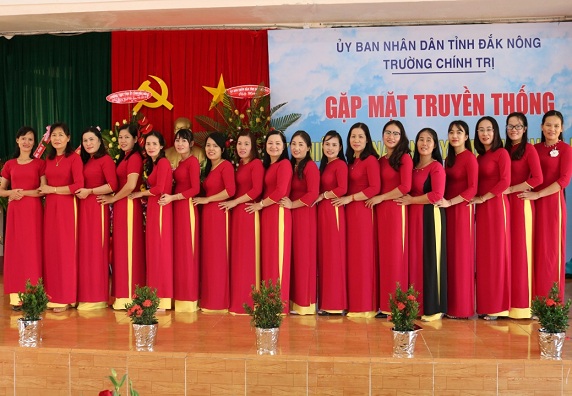 Phát huy vai trò của Tổ Nữ công Trường Chính trị tỉnh Đắk Nông trong phong trào “Phụ nữ tích cực học tập, lao động sáng tạo, xây dựng gia đình hạnh phúc”