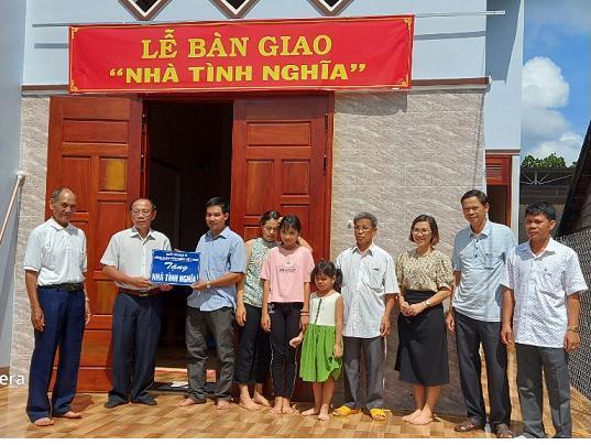 Công đoàn Viên chức tỉnh Đắk Nông tổ chức Lễ bàn giao nhà tình nghĩa