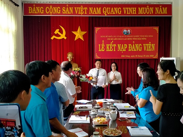 Chi bộ Liên đoàn Lao động tỉnh Lễ kết nạp đảng viên