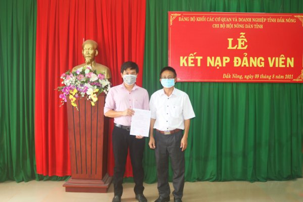 Chi bộ Hội Nông dân tỉnh Đắk Nông tổ chức Lễ kết nạp đảng viên