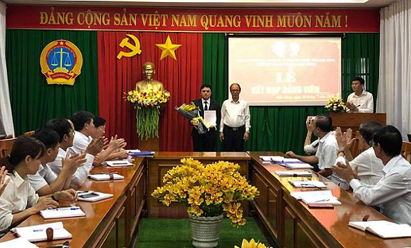 Chi bộ Tòa án nhân dân tỉnh Đắk Nông tổ chức Lễ kết nạp đảng viên