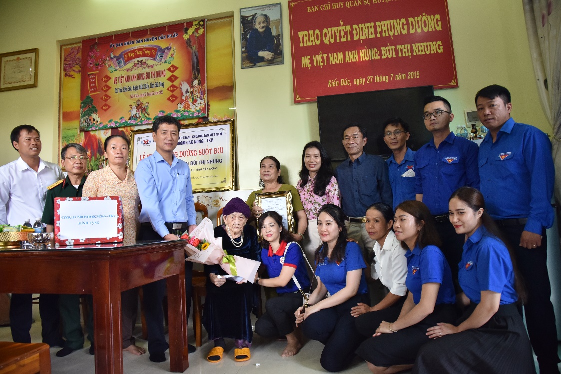 Công ty Nhôm Đắk Nông - TKV nhận phụng dưỡng mẹ Việt Nam anh hùng