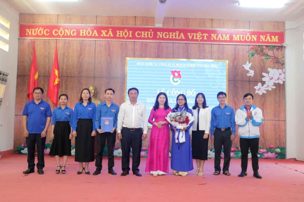 Công bố Quyết định nâng cấp chi đoàn cơ sở Trung tâm giáo dục thường xuyên, ngoại ngữ, tin học tỉnh Đắk Nông