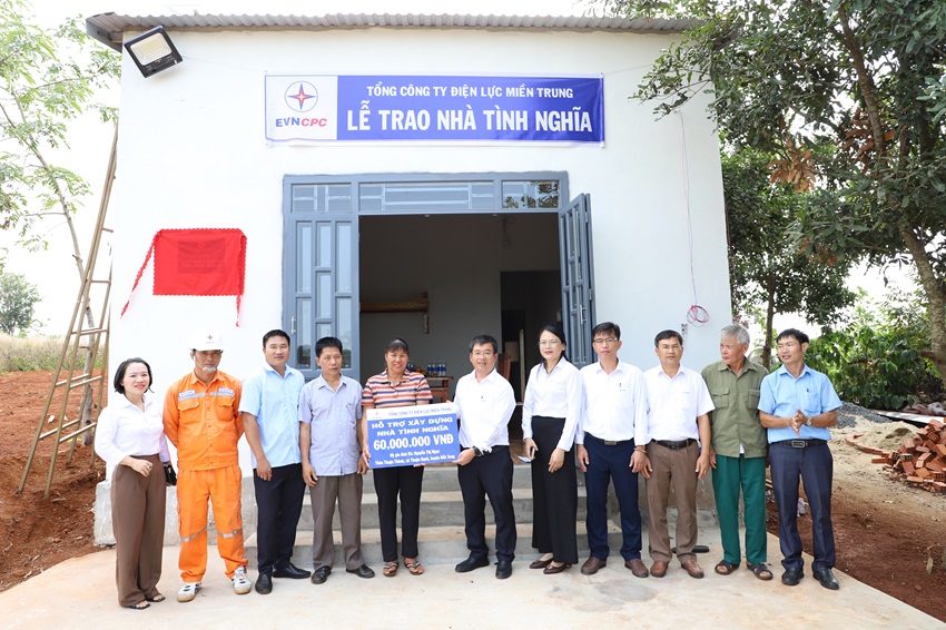 Công ty Điện lực Đắk Nông hỗ trợ xây nhà tình nghĩa cho gia đình khó khăn